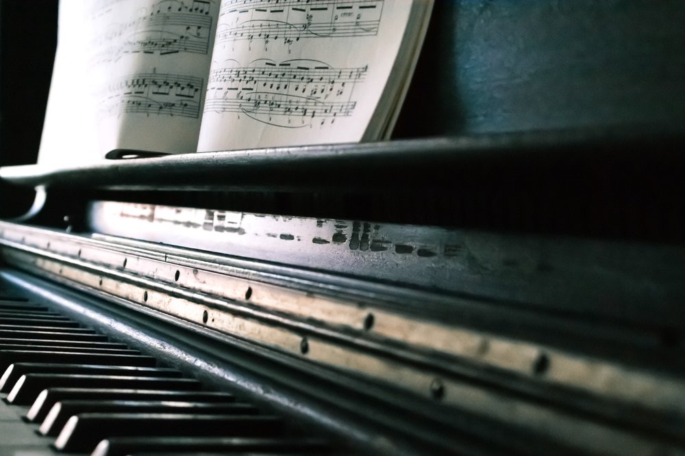 background-close-up-instrument-860662 (1)
